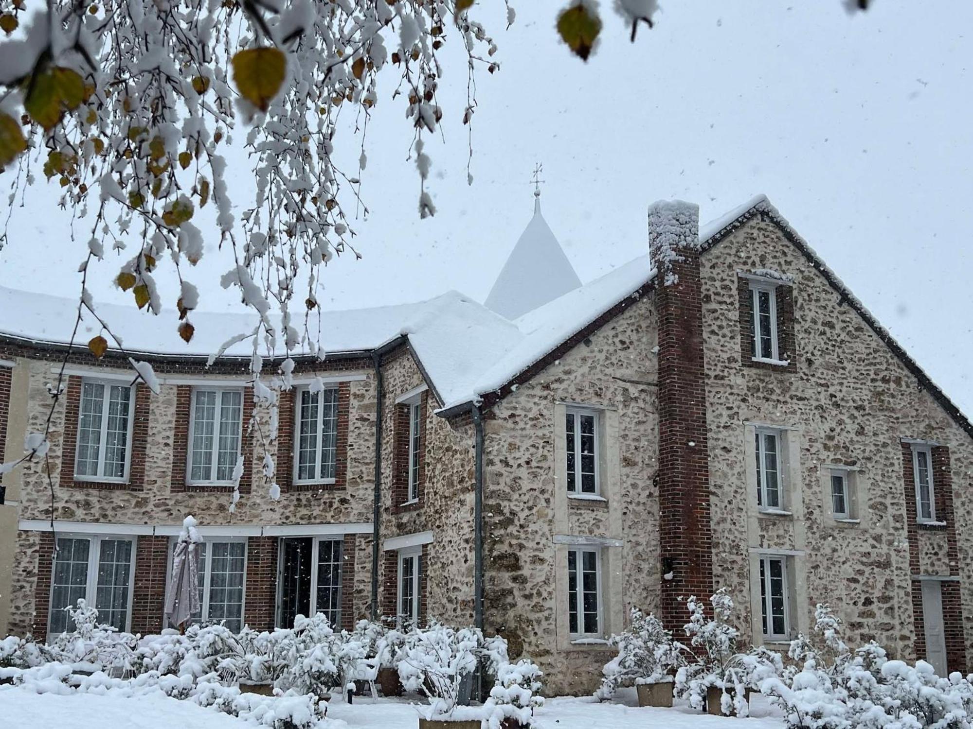Le Petit Chateau Baye  Екстер'єр фото